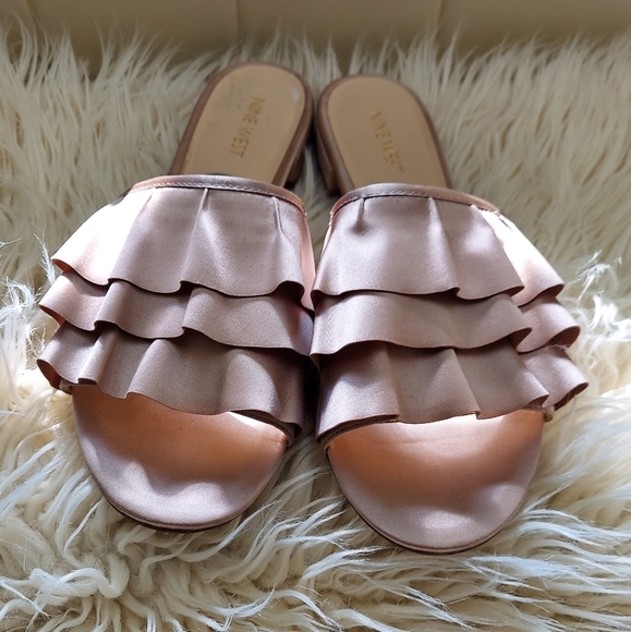 Beautiful Satin Slides - Picture 2 of 8